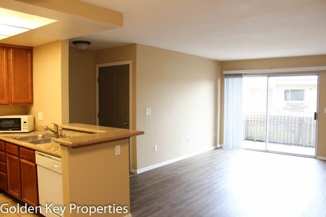 Building Photo - Cozy ground-level unit in the gated commun...