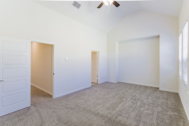 Building Photo - 326 Shasta Dr