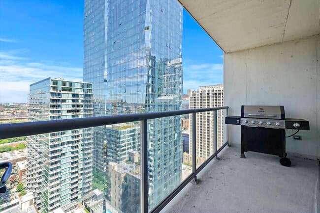 Building Photo - 100 E 14th St