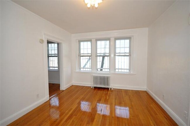 Primary Photo - Nice Studio in Cleveland Circle Elevator B...