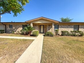 Building Photo - 610 Creek Dr