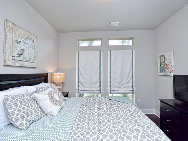 Building Photo - 10911 Rock Island Dr