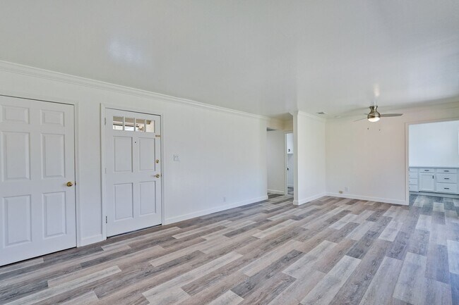 Building Photo - 800 W Hacienda Ave