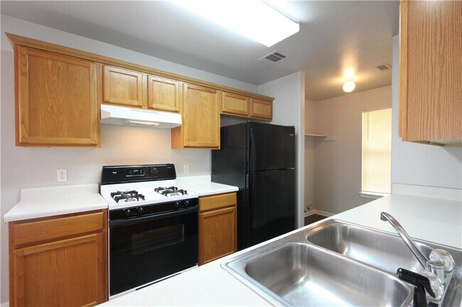 Building Photo - 2874 Southampton Way