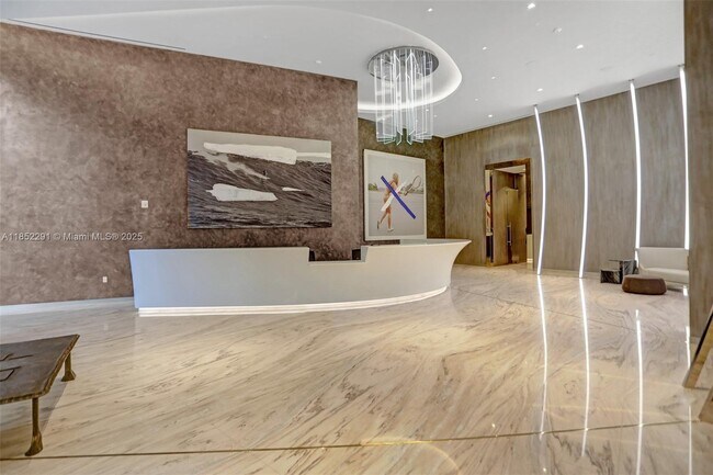 Building Photo - 1000 Brickell Plaza