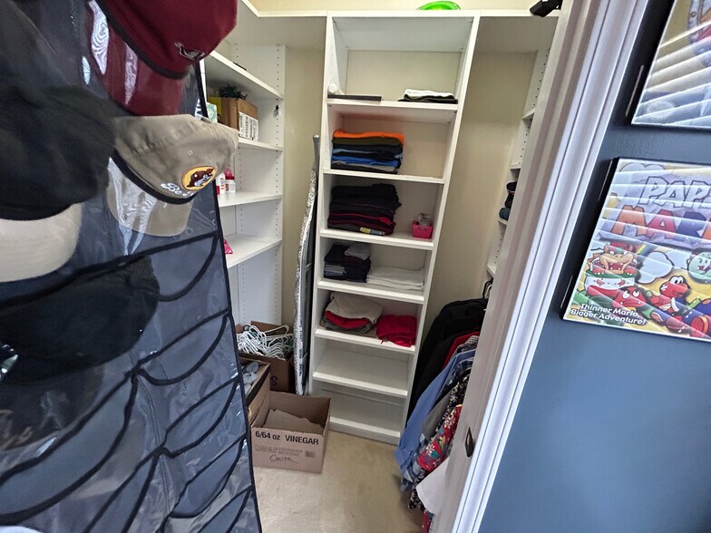 Building Photo - Room in Townhome on Linden Park Ln