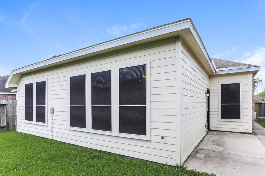 Building Photo - 3442 Rainshore Dr