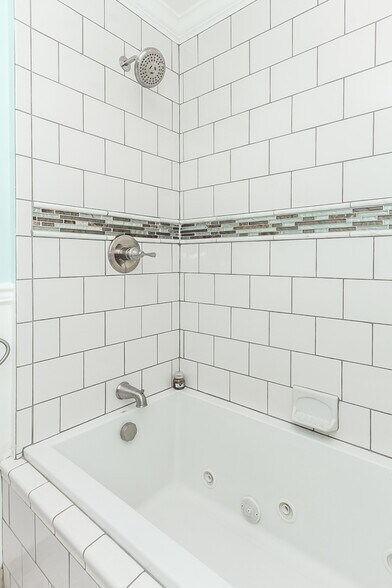 Building Photo - 736 Light St