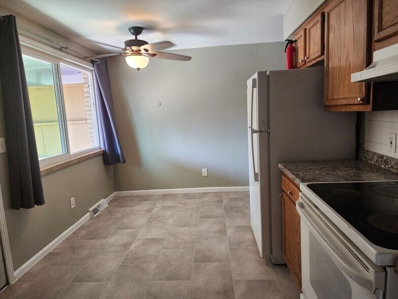 Building Photo - 721 Fraser St