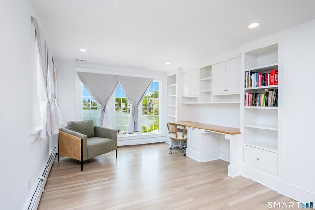 Building Photo - 81 Roton Ave