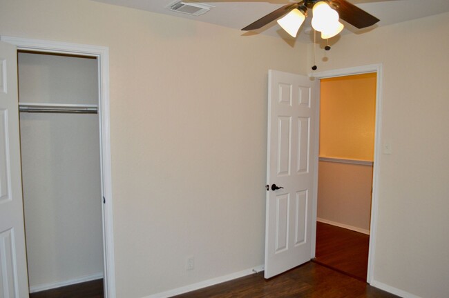 Building Photo - Beautiful remodeled 4 bedroom 2.5 ready to...