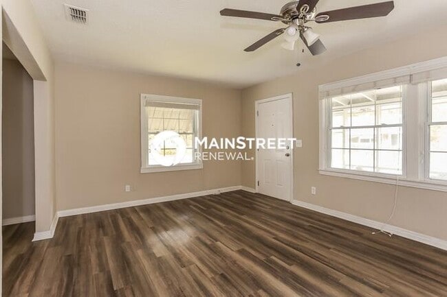 Building Photo - 3 Bedroom Pet-Friendly Home in Jacksonvill...