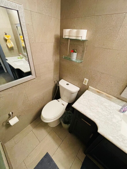 Building Photo - 6848 Sutter Ave