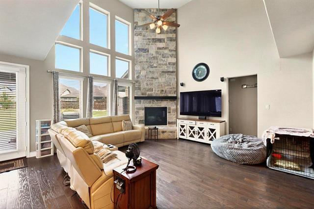 Building Photo - 505 Amistad Cv