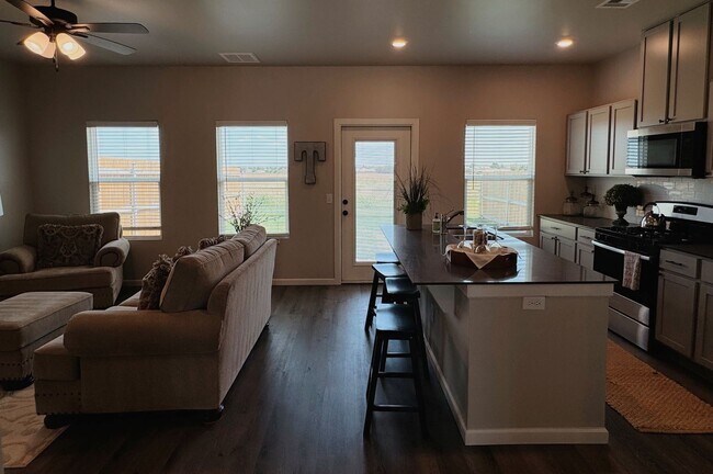 Building Photo - Townhome For Rent NW OKC!