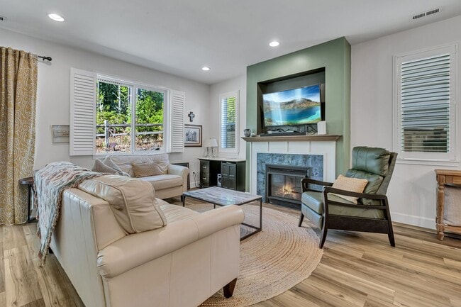 Building Photo - 11218 Borgen Loop NW