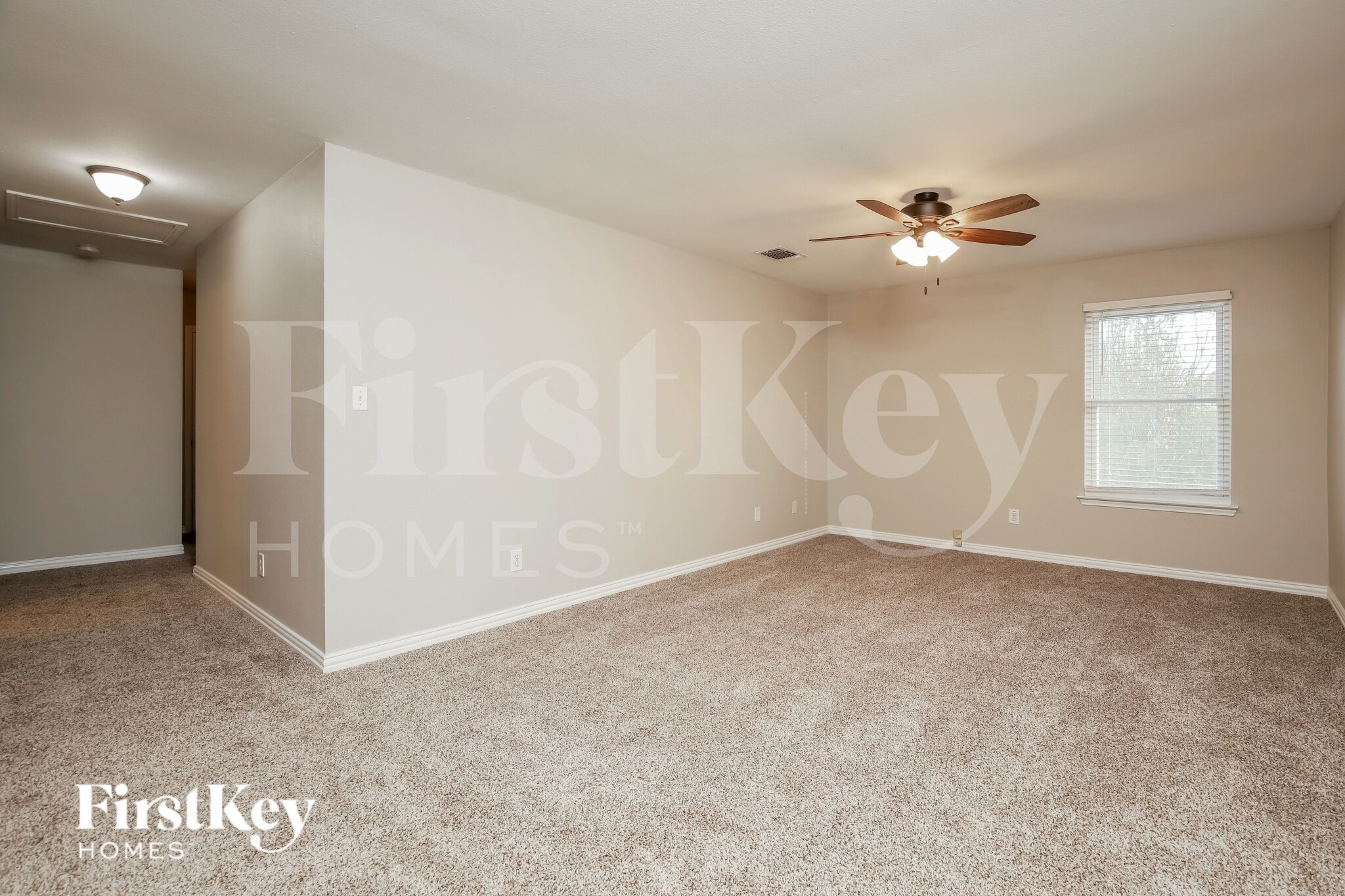 Building Photo - 3438 Columbia Dr