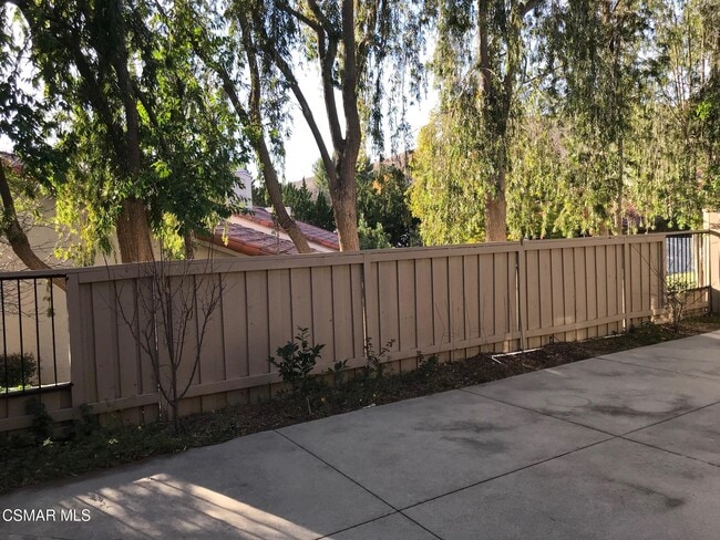 Building Photo - 637 Arroyo Oaks Dr