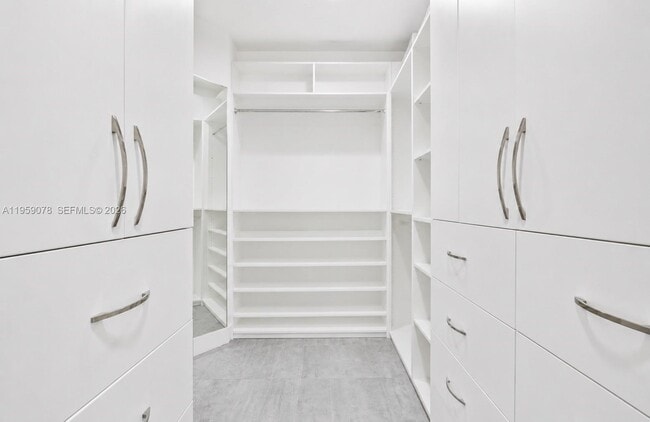 Building Photo - 20281 E Country Club Dr