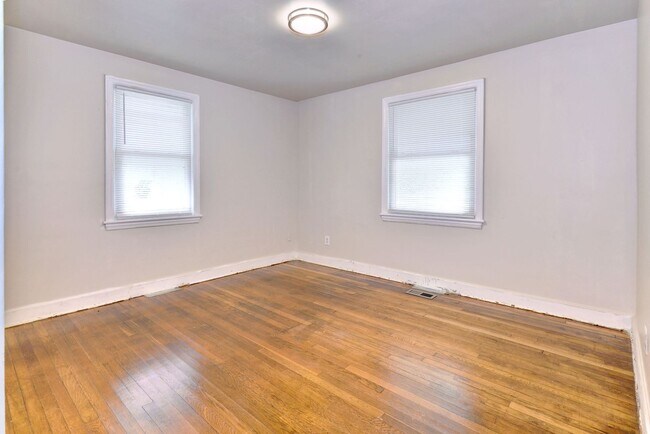 Building Photo - 606 Yorktown Rd