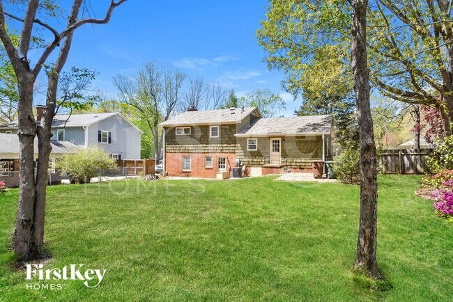 Building Photo - 1714 Clarendon Dr