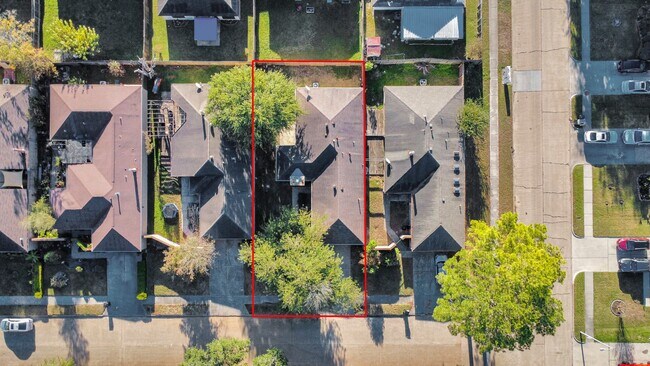 Building Photo - 2471 Falls Church Dr