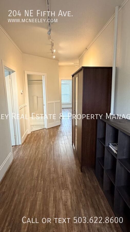 Building Photo - 204 NE Fifth Ave.-