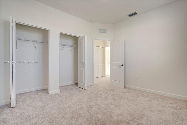 Building Photo - 2671 SE 24th Dr