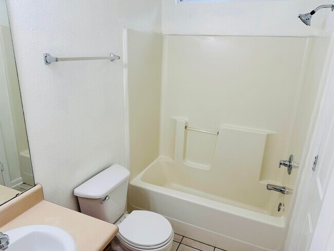 Building Photo - 924 Ashburn Dr