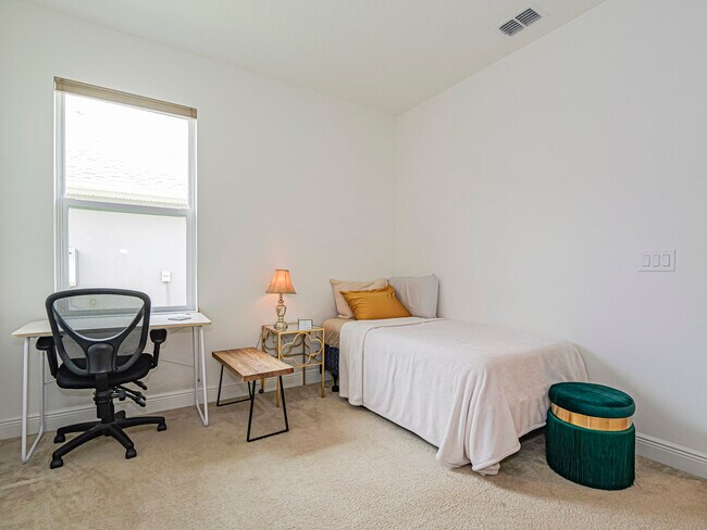 Building Photo - 5945 Buttonwood Sq