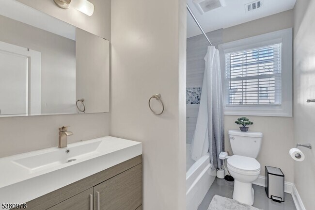 Building Photo - 46 Cortlandt St
