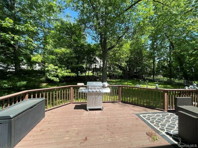 Building Photo - 38 Gedney Park Dr