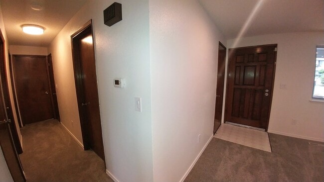 Building Photo - Newly Renovated 3 Bedroom Rambler w/ bonus room!!