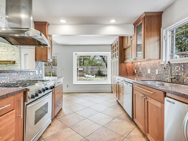 Building Photo - 4302 Twisted Tree Dr