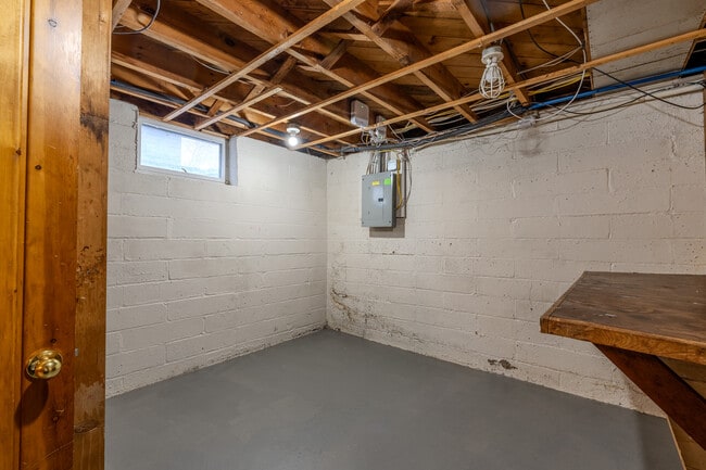 Building Photo - 6825 Xerxes Ave S