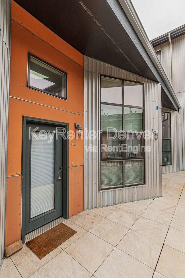 Building Photo - 3149 Blake St