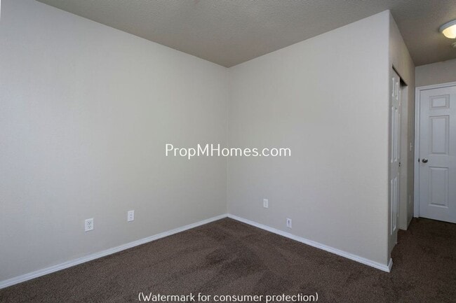 Building Photo - Adorable Three Bedroom Home In SE Portland - With A Spacious Backyard!