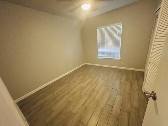 Building Photo - 8726 Kentsdale