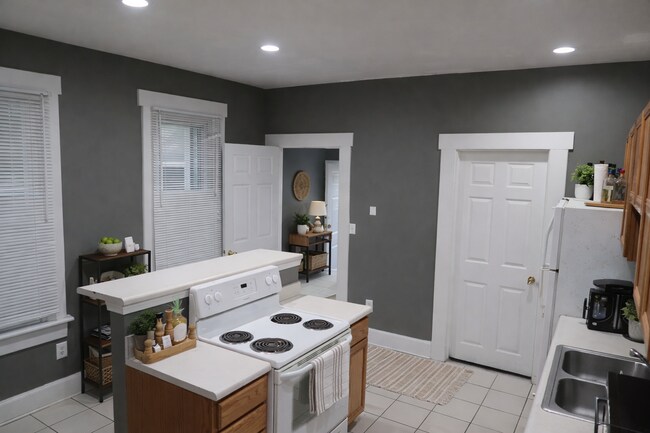 Building Photo - 1515-1517 Summit Street