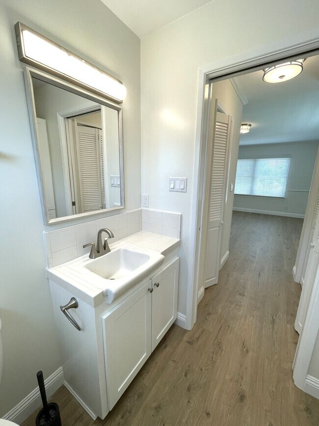 Building Photo - Charming updated 3-bedroom home with a/c near Victor Park