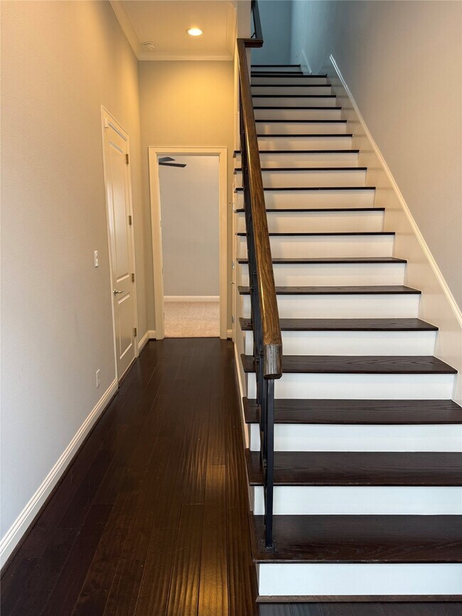 Building Photo - 2522 Hutchins St