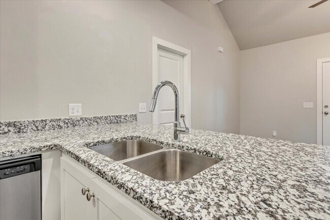 Building Photo - 414 N Tucker Ave