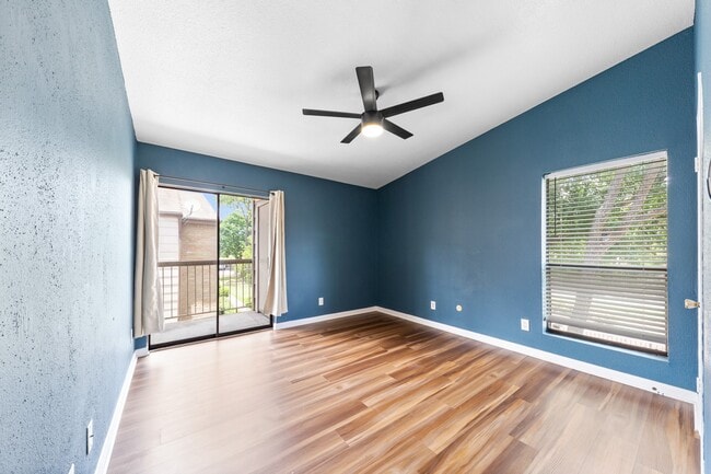 Building Photo - 2120 Wilcrest Dr