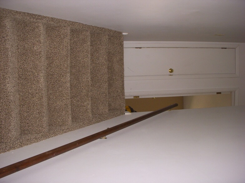 Building Photo - 2104 Emerson Ave