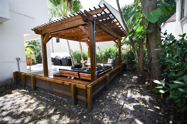 Building Photo - 2918 Bird Ave