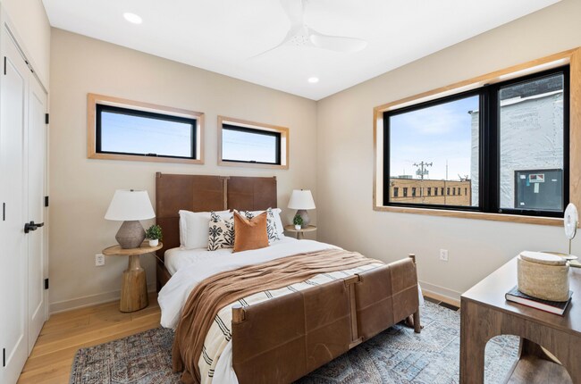 Building Photo - 537 E 19th St