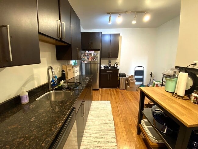 Building Photo - Bright and Sunny 1 Bedroom in UK Village- Laundry, Central Heat/AC, Free Fast Internet Included