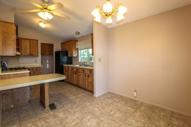 Building Photo - 2851 Smoke Tree Ln