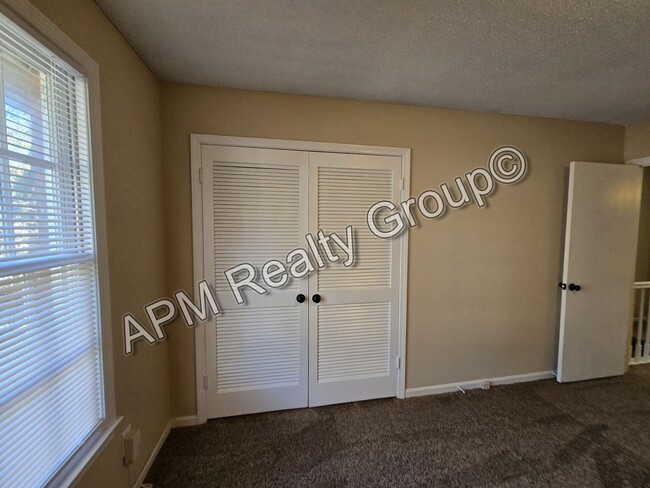 Building Photo - Two Bedroom in Harbison