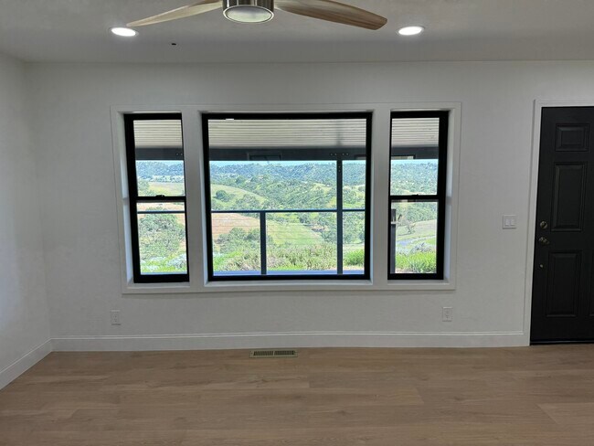 Building Photo - 5430 Sunny Ridge Pl